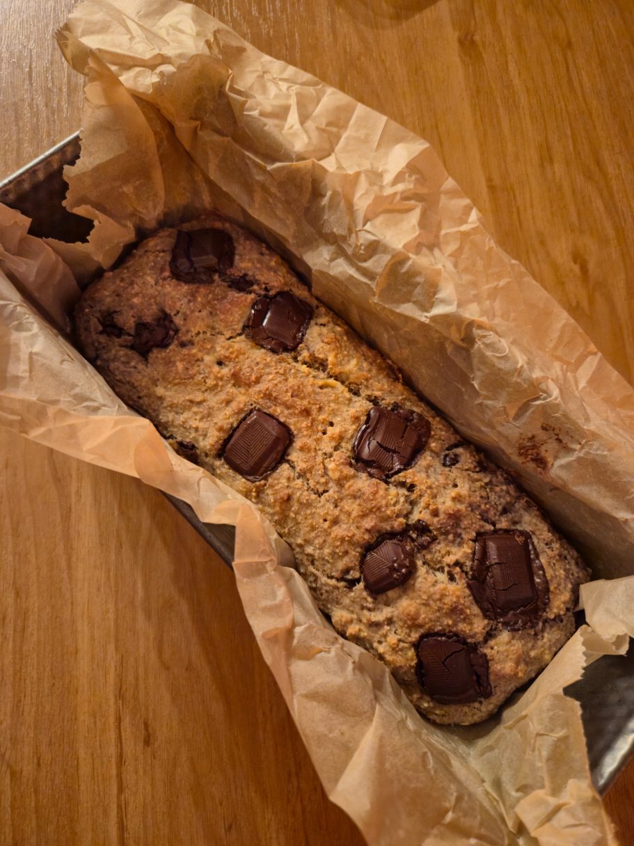 glutenfreies Bananenbrot mit 80% Roh-Schokolade